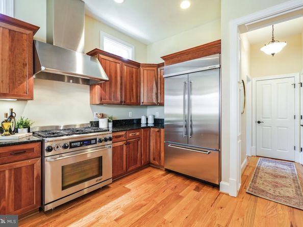 217 Talahi Road SE, Vienna VA 22180