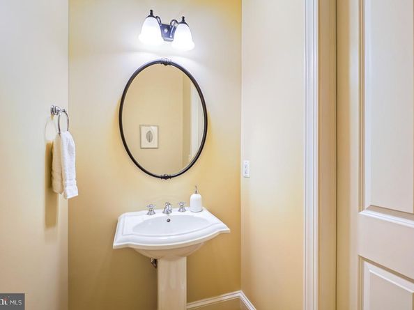 217 Talahi Road SE, Vienna VA 22180