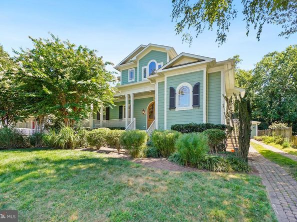 217 Talahi Road SE, Vienna VA 22180