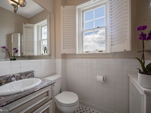 2737 Devonshire Place NW 418, Washington DC 20008