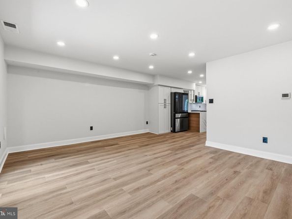 1004 Colonial Avenue, Alexandria VA 22314
