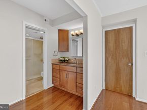 1016 S Wayne Street 910, Arlington VA 22204