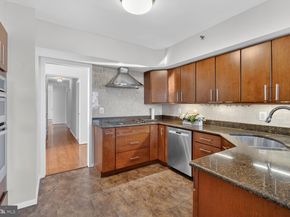1016 S Wayne Street 910, Arlington VA 22204
