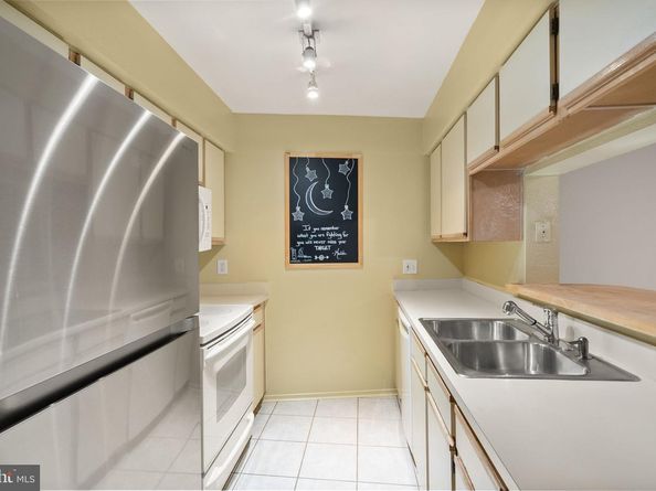 3313 Wyndham Circle 3209, Alexandria VA 22302