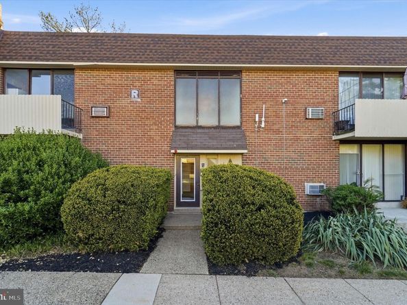 100 E Glenolden Avenue R10, Glenolden PA 19036