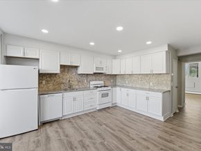 100 E Glenolden Avenue R10, Glenolden PA 19036