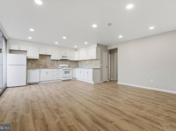 100 E Glenolden Avenue R10, Glenolden PA 19036