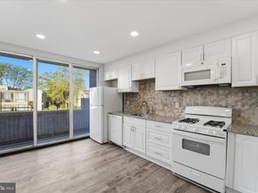 100 E Glenolden Avenue R10, Glenolden PA 19036