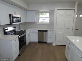 92 Hampstead 92, Ambler PA 19002