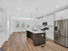 7449 Rocky Creek Terrace, Annandale VA 22003