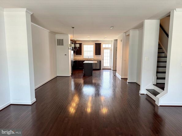 22885 Eileen Square, Sterling VA 20166
