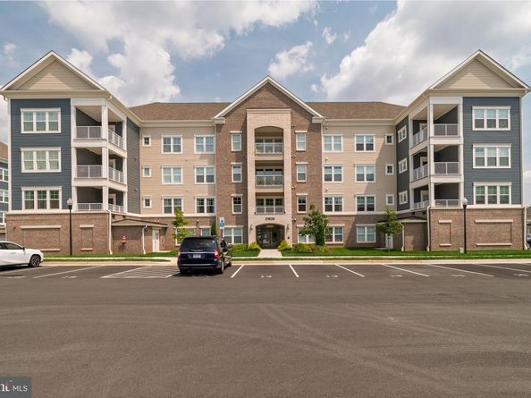 21630 Hawksbill High Circle 406, Sterling VA 20164