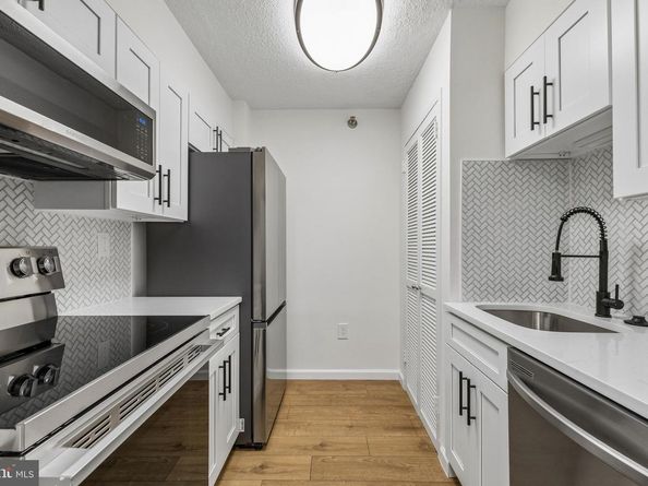 1808 Old Meadow Road 418, Mclean VA 22102