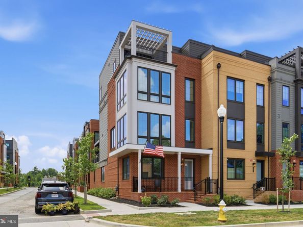 329 Calvert Avenue, Alexandria VA 22301