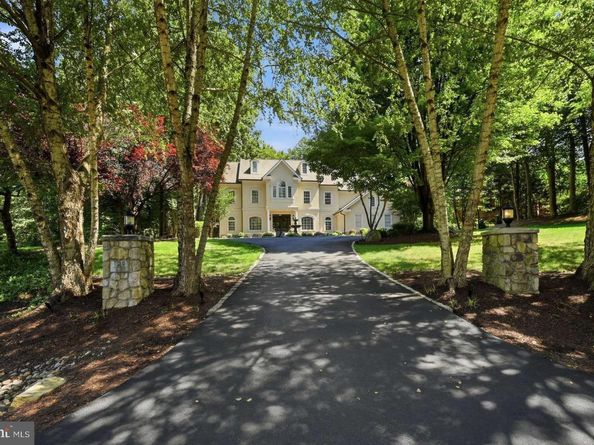 129 Sinegar Place, Sterling VA 20165