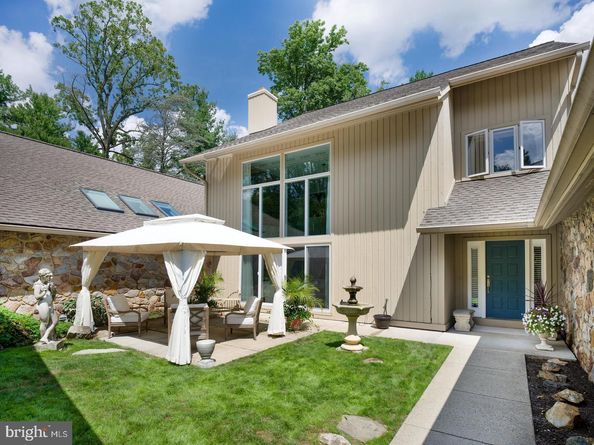 1202 Round Hill Road, Bryn Mawr PA 19010