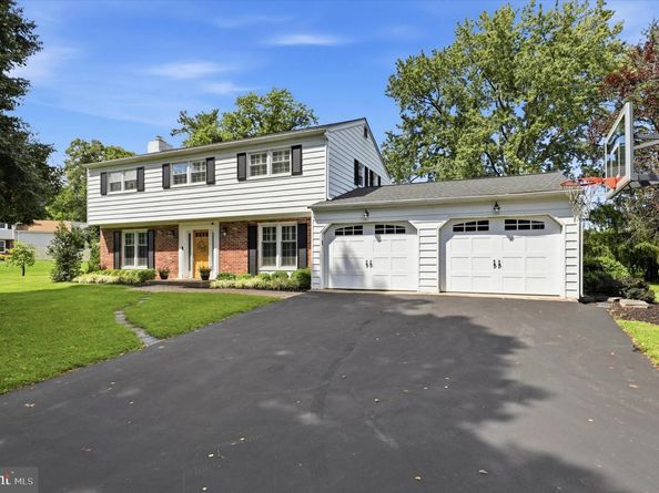 623 Hillside Road, Blue Bell PA 19422