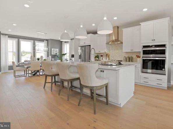 1869 Oakview Crest Drive, Reston VA 20190