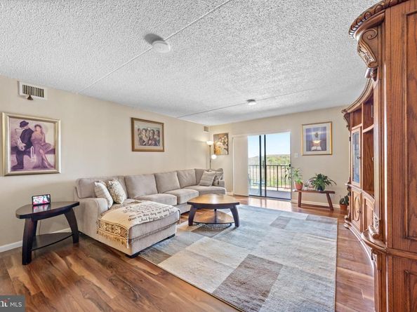 20933 Valley Forge Circle 933, King Of Prussia PA 19406
