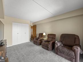 20933 Valley Forge Circle 933, King Of Prussia PA 19406