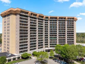 20933 Valley Forge Circle 933, King Of Prussia PA 19406