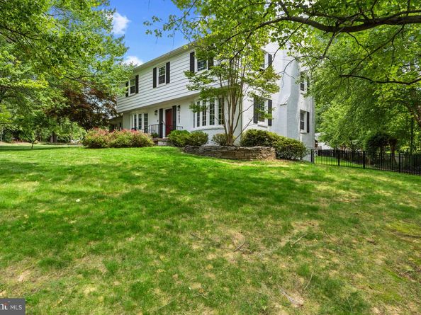 1007 Westbriar Drive NE, Vienna VA 22180