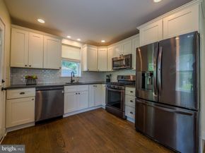 214 Parkview Drive, Broomall PA 19008