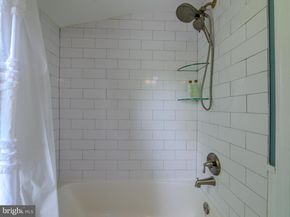 214 Parkview Drive, Broomall PA 19008