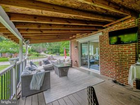 214 Parkview Drive, Broomall PA 19008