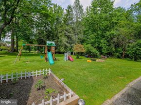 214 Parkview Drive, Broomall PA 19008