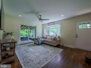 214 Parkview Drive, Broomall PA 19008