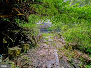 214 Parkview Drive, Broomall PA 19008