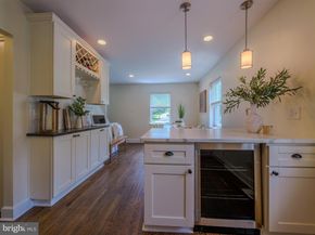 214 Parkview Drive, Broomall PA 19008