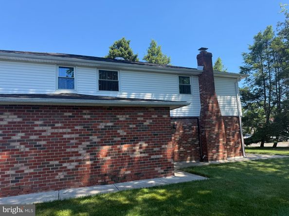 123 Almatt Drive, Philadelphia PA 19115