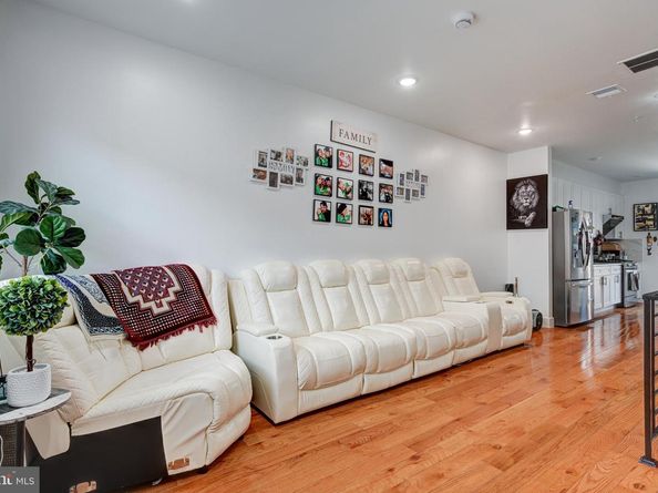 2611 S Marshall Street, Philadelphia PA 19148
