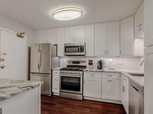 1300 Army Navy Drive 803, Arlington VA 22202