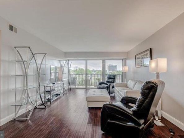 1300 Army Navy Drive 803, Arlington VA 22202