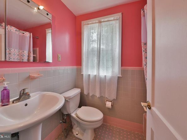 227 Rolling Hill Road, Elkins Park PA 19027