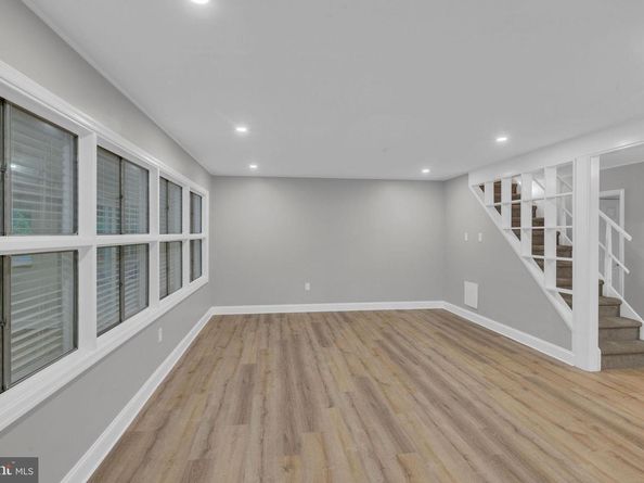 283 Snowball Drive, Levittown PA 19056