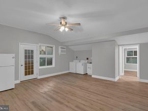 283 Snowball Drive, Levittown PA 19056