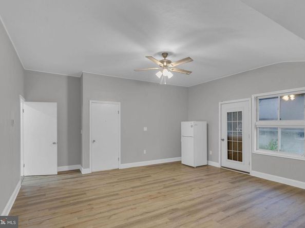 283 Snowball Drive, Levittown PA 19056