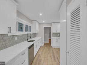 283 Snowball Drive, Levittown PA 19056