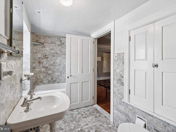 301 E Moreland Road, Willow Grove PA 19090