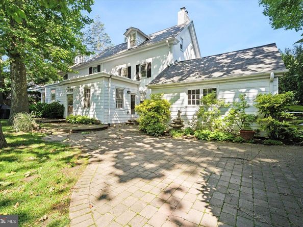 301 E Moreland Road, Willow Grove PA 19090
