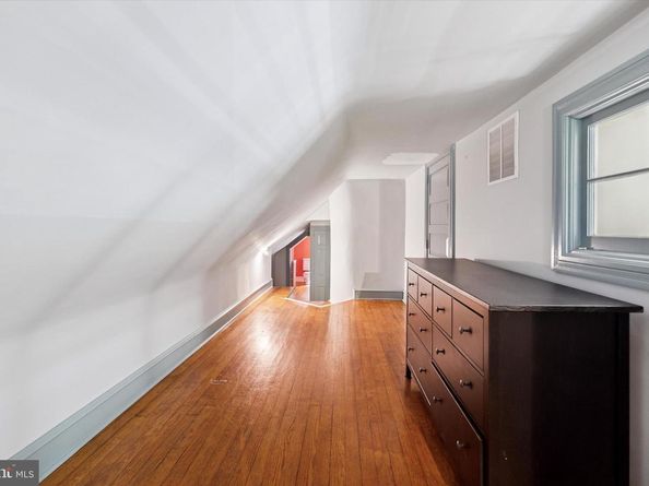 301 E Moreland Road, Willow Grove PA 19090