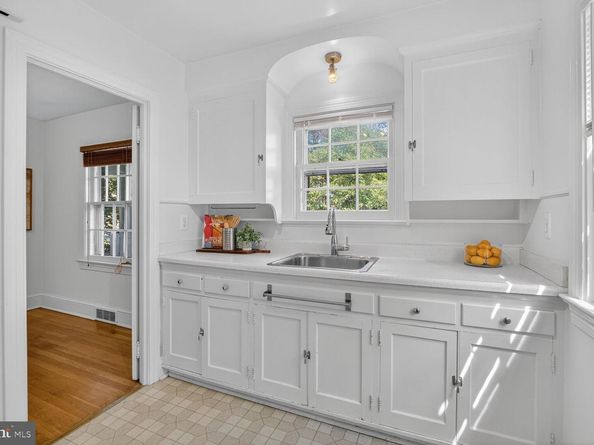 834 N Abingdon Street, Arlington VA 22203