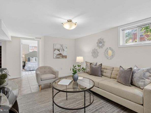 834 N Abingdon Street, Arlington VA 22203