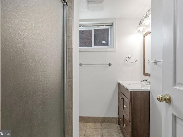 834 N Abingdon Street, Arlington VA 22203