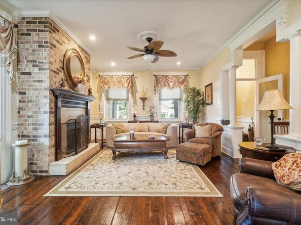 375 Green Lane, Philadelphia PA 19128