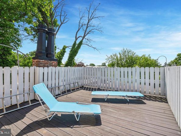 375 Green Lane, Philadelphia PA 19128
